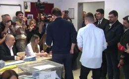 İBB Başkanı Ekrem İmamoğlu, oy kullanmak için sandık başına gitti