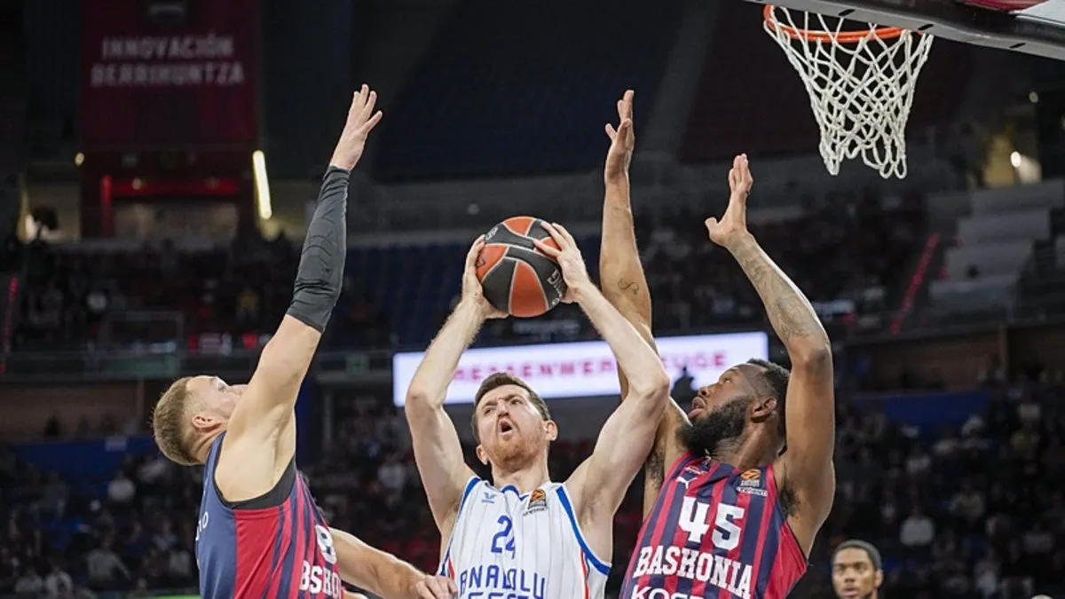 Anadolu Efes, Baskonia’yı deplasmanda devirdi!
