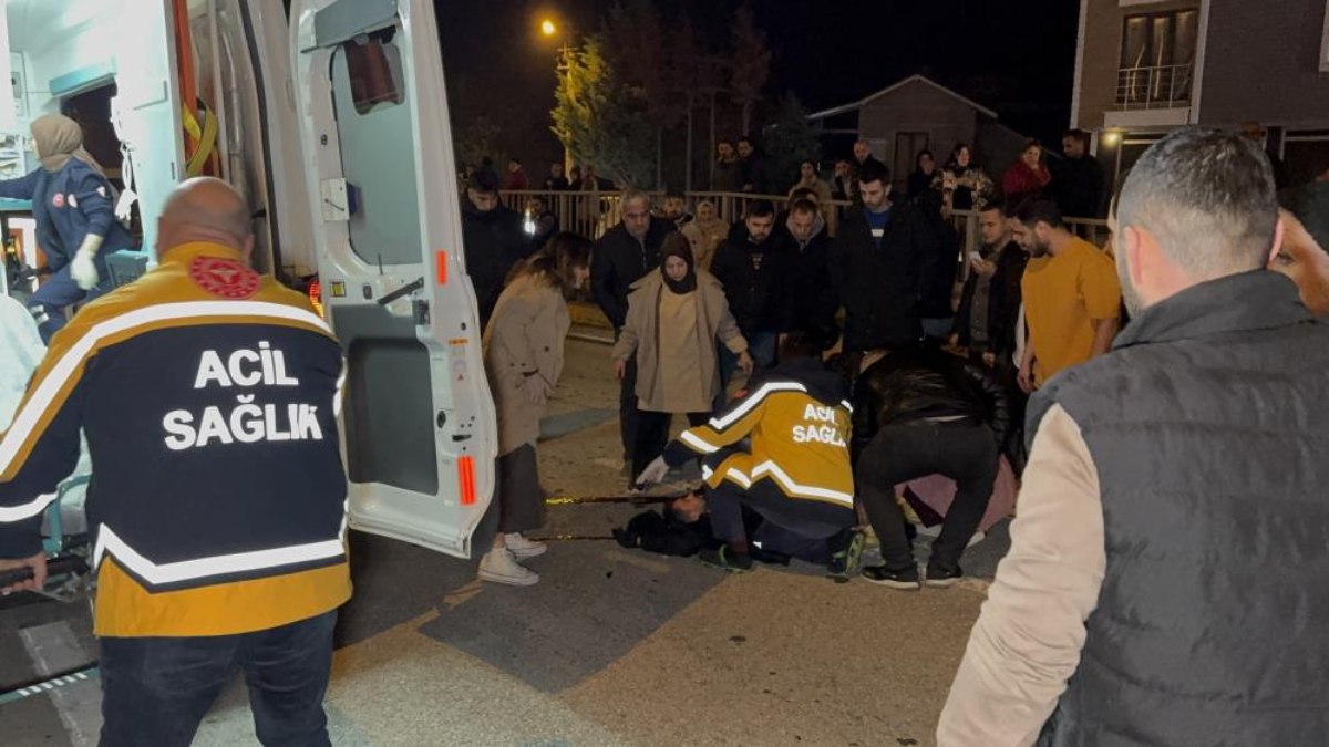 Düzce’de motosiklet kazasında yaralanan sürücüye yoldan geçen doktor müdahale etti