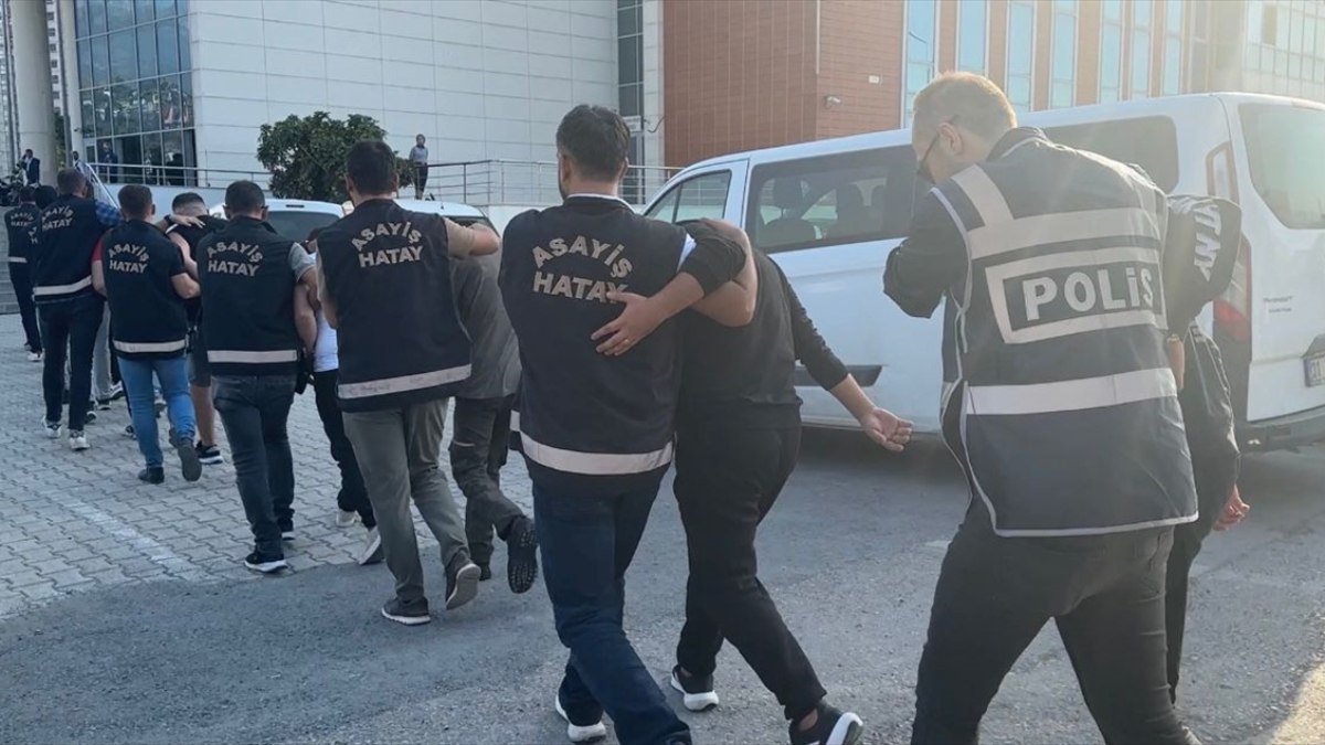 Hatay’da polis uygulama noktalarını paylaşan 13 kişi yakalandı